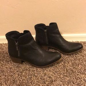 Beautiful Lucky Brand booties! 😍☘️